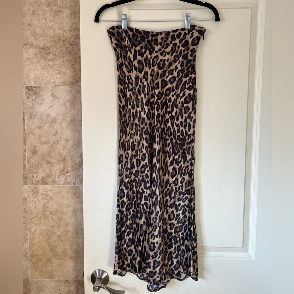 Silky Leopard Print skirt